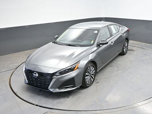 Used 2025 Nissan Altima 2.5 SV FWD image 26
