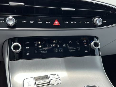 New 2026 Genesis GV70 2.5T Advanced AWD/4WD image 29