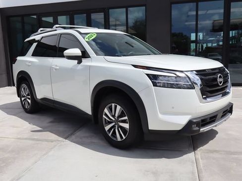 Used 2023 Nissan Pathfinder SL AWD/4WD image 1