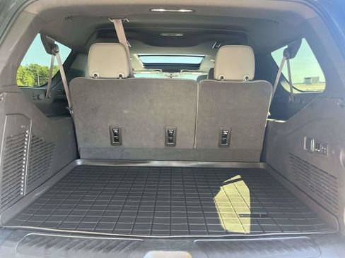 Used 2022 GMC Yukon XL SLT w/ SLT Premium Package RWD image 12