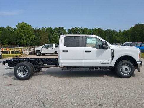 New 2025 Ford F350 XL w/ XL Chrome Package image 3