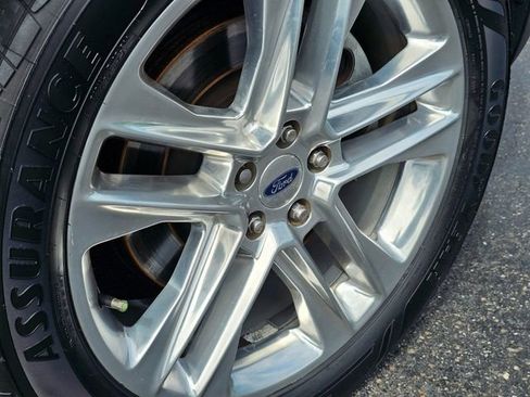Used 2017 Ford Explorer XLT w/ Equipment Group 202A FWD image 7