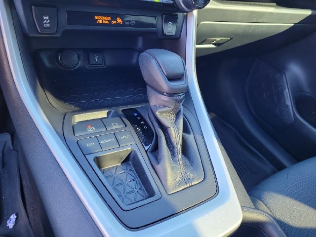 Used 2022 Toyota RAV4 XLE FWD image 34