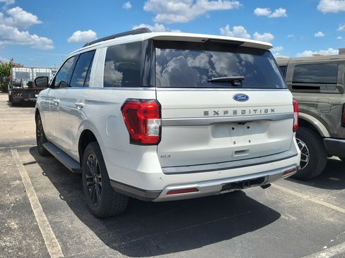 Used 2024 Ford Expedition XLT RWD image 4