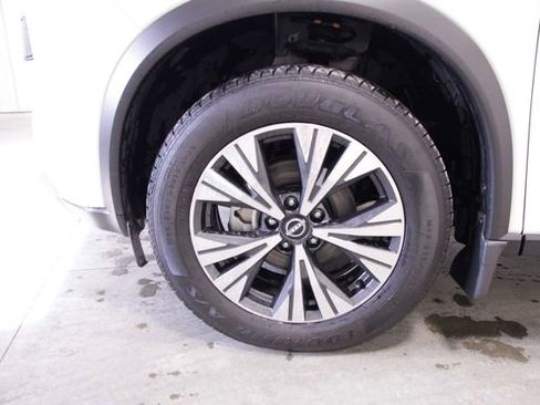 Used 2023 Nissan Rogue SV image 10