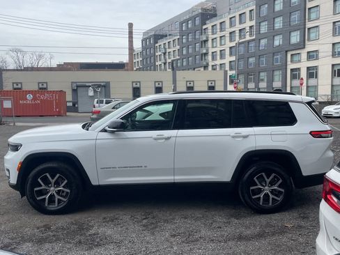 Used 2024 Jeep Grand Cherokee L Limited image 2