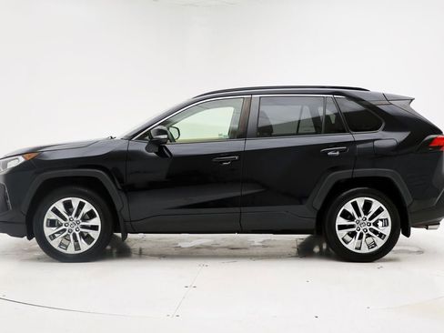 Used 2020 Toyota RAV4 XLE Premium image 5