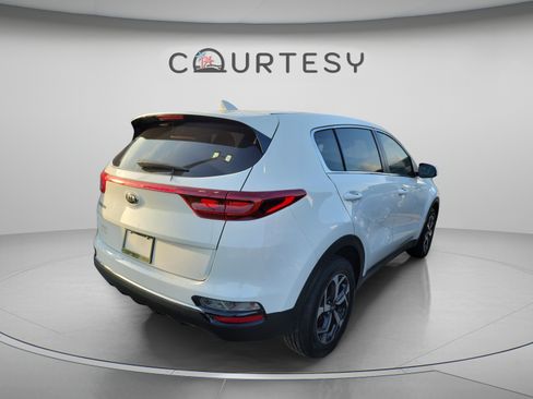 Used 2020 Kia Sportage LX FWD image 3