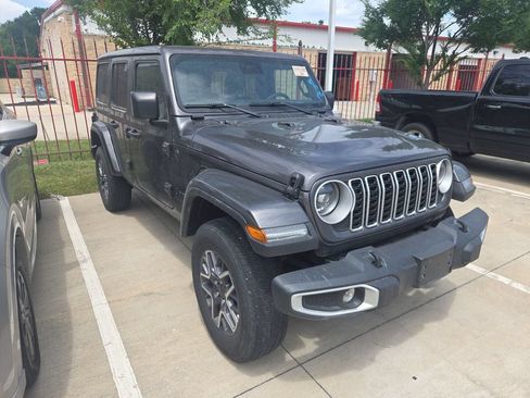 Used 2025 Jeep Wrangler Unlimited Sahara AWD/4WD image 5