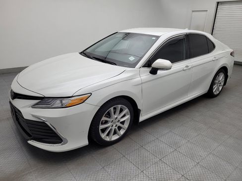 Used 2021 Toyota Camry XLE FWD image 2