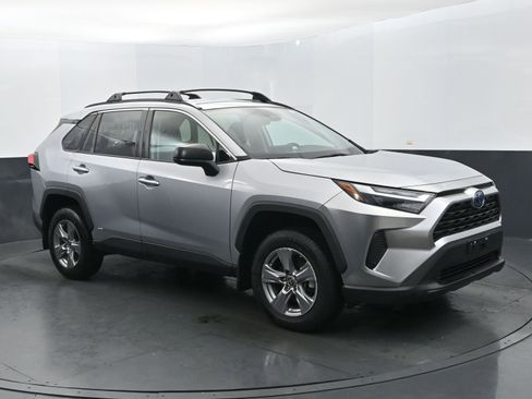 Used 2024 Toyota RAV4 LE image 7