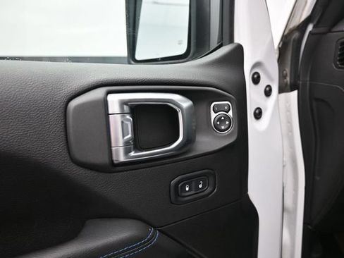 Used 2022 Jeep Wrangler Unlimited Rubicon 4xe w/ Cold Weather Group AWD/4WD image 13