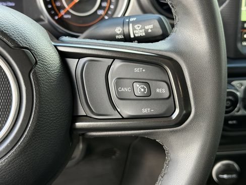 Used 2023 Jeep Gladiator Sport AWD/4WD image 34