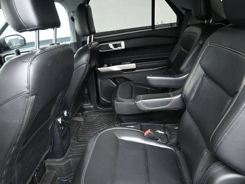 Used 2021 Ford Explorer XLT w/ Equipment Group 202A RWD image 13
