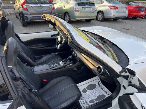 Used 2020 MAZDA MX-5 Miata RF Grand Touring RWD image 26