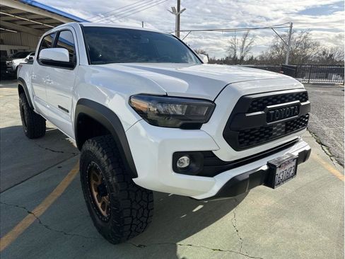 Used 2021 Toyota Tacoma TRD Off-Road image 5