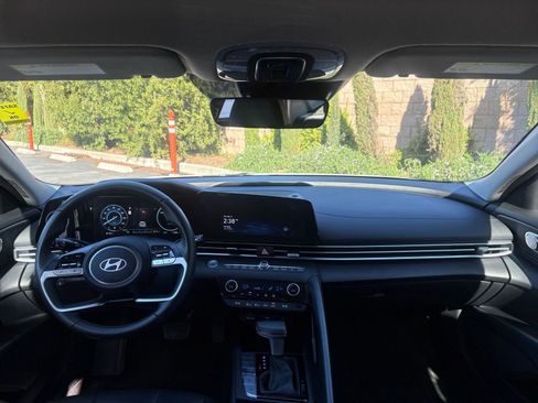 Used 2025 Hyundai Elantra Limited image 35