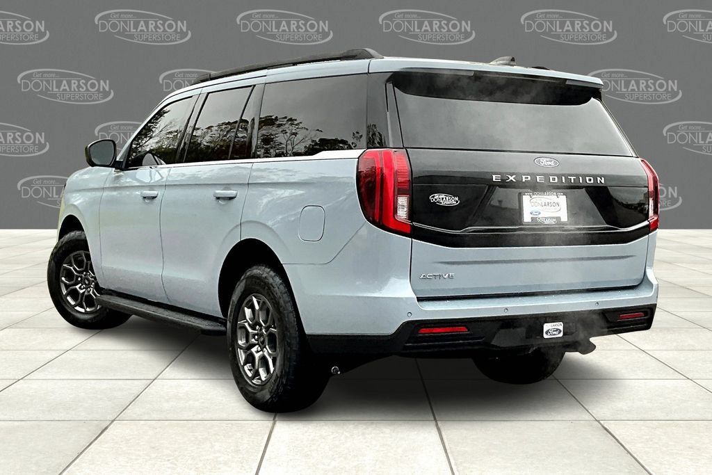 Used 2025 Ford Expedition Active AWD/4WD image 3