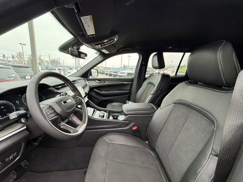 New 2026 Jeep Grand Cherokee Altitude image 11