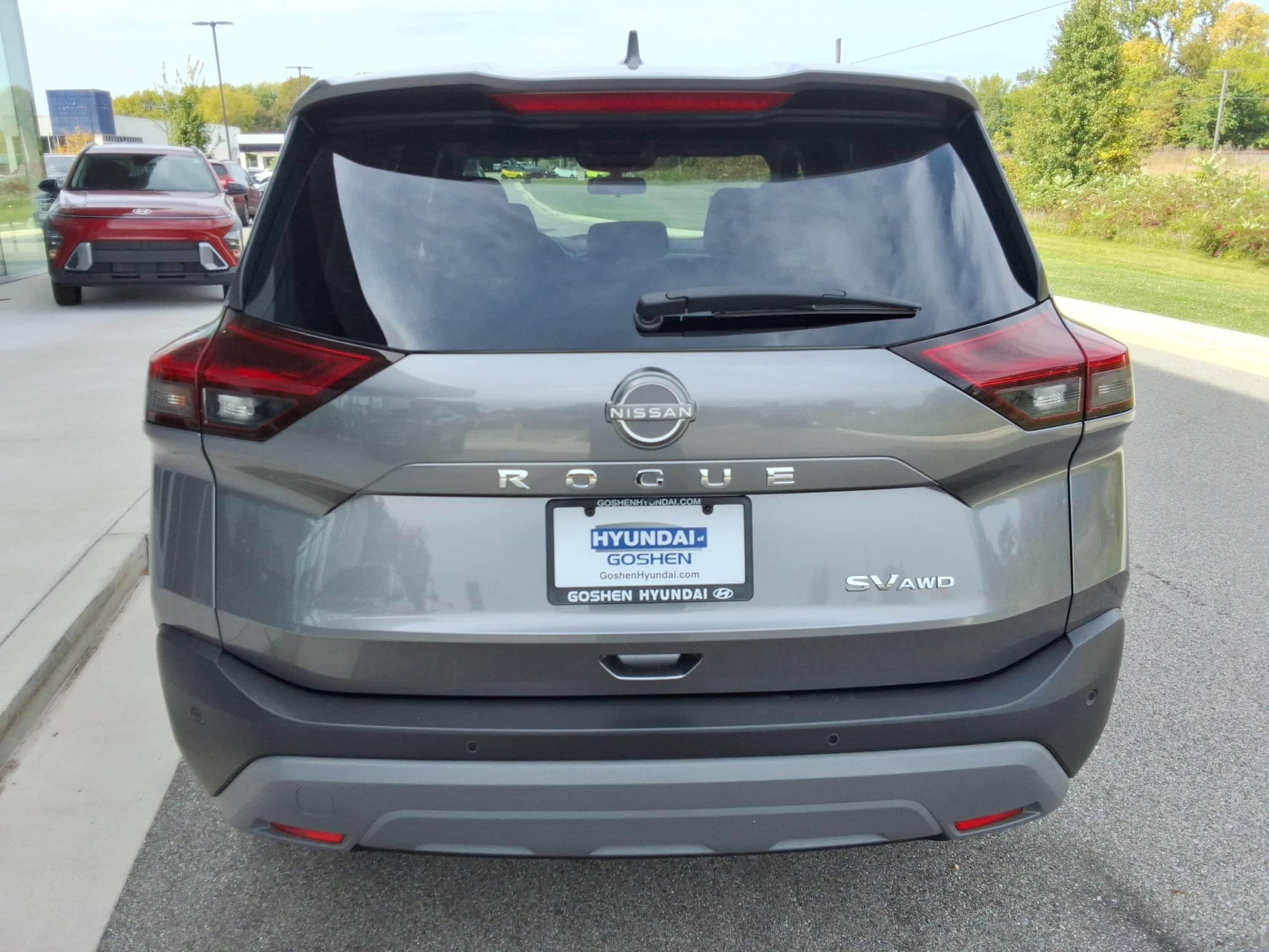 Used 2023 Nissan Rogue SV AWD/4WD image 12