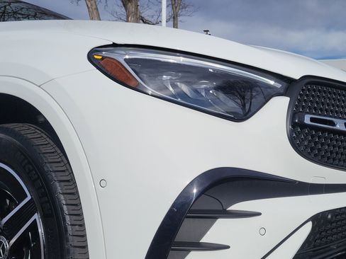 Used 2024 Mercedes-Benz GLC 300 4MATIC image 5