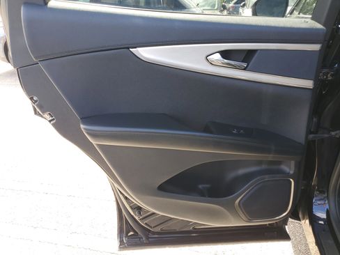 Used 2020 Lincoln Nautilus FWD image 7