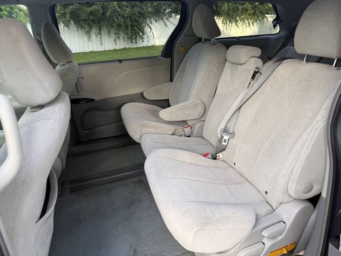 Used 2012 Toyota Sienna LE FWD image 13