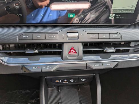 New 2025 Kia K4 GT-Line w/ GT-Line Premium Package FWD image 25