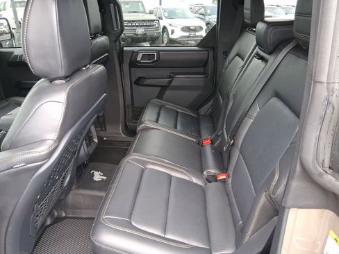 Used 2025 Ford Bronco Badlands image 9