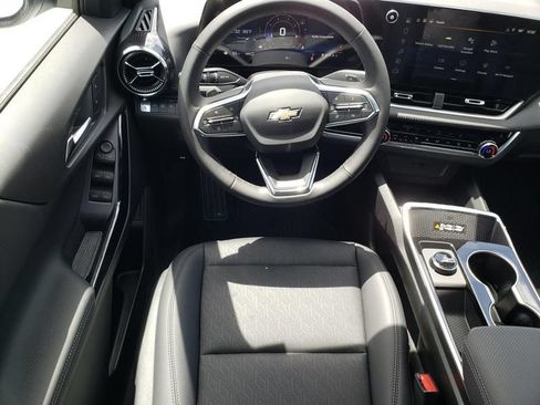 New 2026 Chevrolet Equinox LT w/ Convenience Package II AWD/4WD image 9