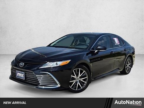 Used 2023 Toyota Camry XLE FWD image 1