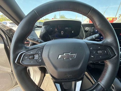 Used 2024 Chevrolet Trax RS w/ Sunroof Package FWD image 11