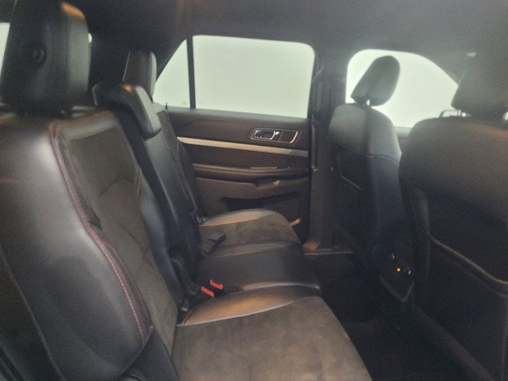Used 2018 Ford Explorer XLT w/ Equipment Group 202A FWD image 19