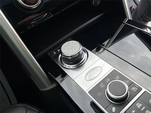 Used 2019 Land Rover Discovery HSE Luxury image 24