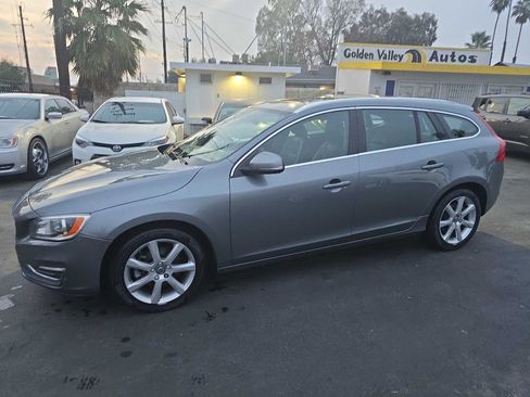 Used 2016 Volvo V60 T5 Premier w/ Convenience Package FWD image 4