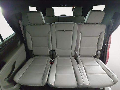 Used 2022 GMC Yukon SLT w/ SLT Premium Package image 13