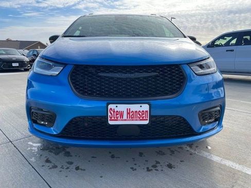 New 2026 Chrysler Pacifica Select w/ S Appearance Package image 9