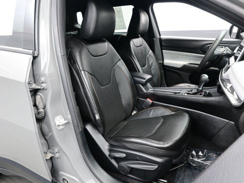 Used 2023 Jeep Compass Latitude image 14