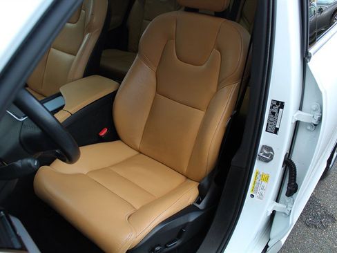 Used 2016 Volvo XC90 T8 Momentum w/ Vision Package image 23