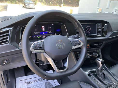Used 2022 Volkswagen Jetta SE w/ Panoramic Sunroof Package FWD image 16