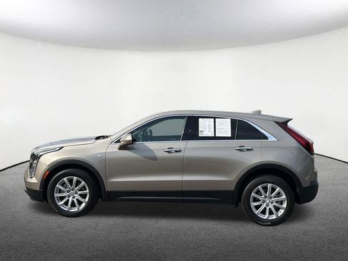 Certified 2022 Cadillac XT4 Luxury w/ Driver Awareness Package FWD image 15