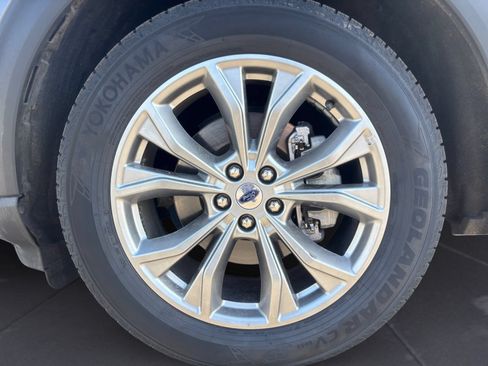 Used 2023 Ford Explorer Limited w/ Equipment Group 301A RWD image 12