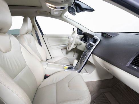 Used 2010 Volvo XC60 T6 image 20