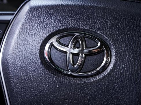 Used 2020 Toyota Avalon TRD image 34