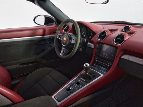 Used 2021 Porsche 718 Boxster Spyder RWD image 40