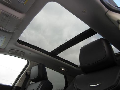 Used 2017 Cadillac XT5 Luxury image 9