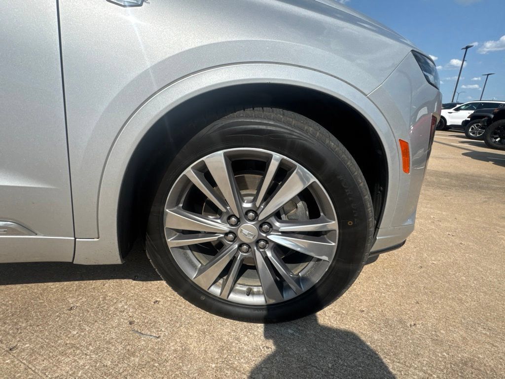 Used 2020 Cadillac XT6 Premium Luxury w/ LPO, Floor Liner Package FWD image 4