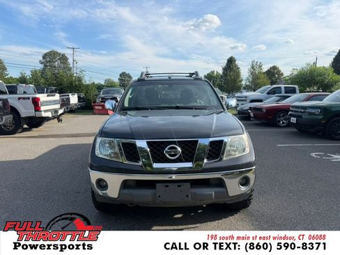 Used 2011 Nissan Frontier SL w/ Moonroof Pkg AWD/4WD image 3