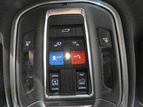 Used 2024 Jeep Grand Cherokee Altitude AWD/4WD image 16