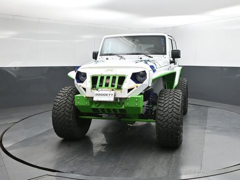 Used 2017 Jeep Wrangler Sahara w/ Connectivity Group image 29